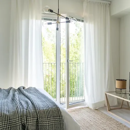 Valoisa Ylimmaen Kerroksen Yksioe Uudessa Talossa Apartment *