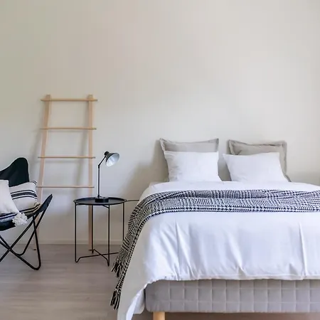 Apartment Valoisa Ylimmaen Kerroksen Yksioe Uudessa Talossa Espoo